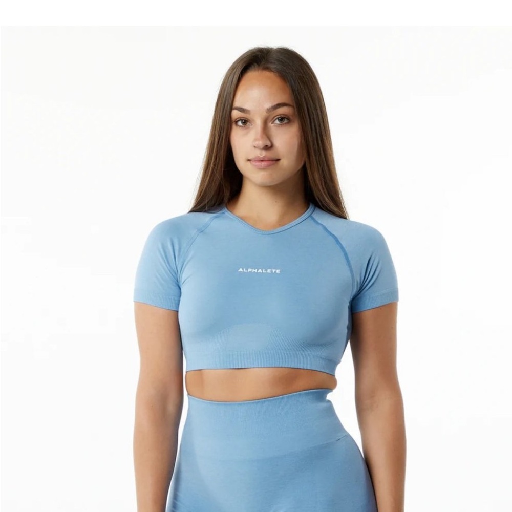 Alphalete Women's V Neck Crop Top OG